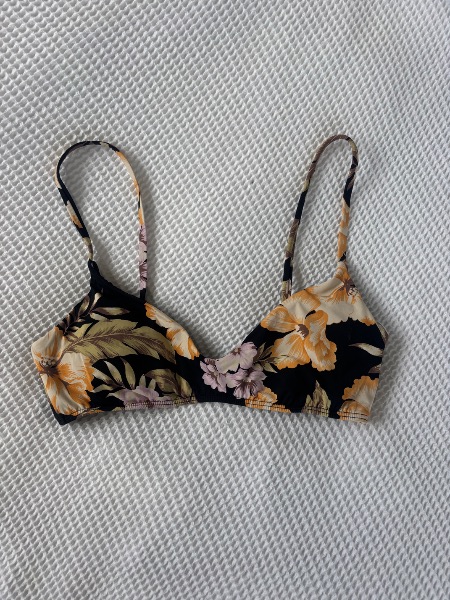 Woman’s billabong Bikini top, photo 1
